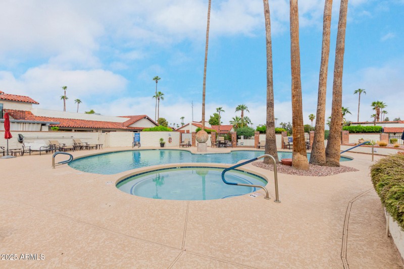 Villa Del Oro Community