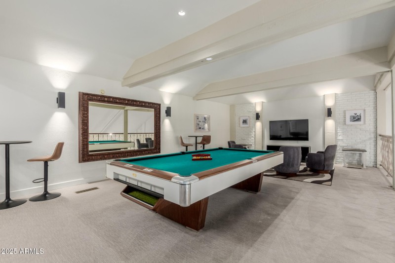 Villa Del Oro Community