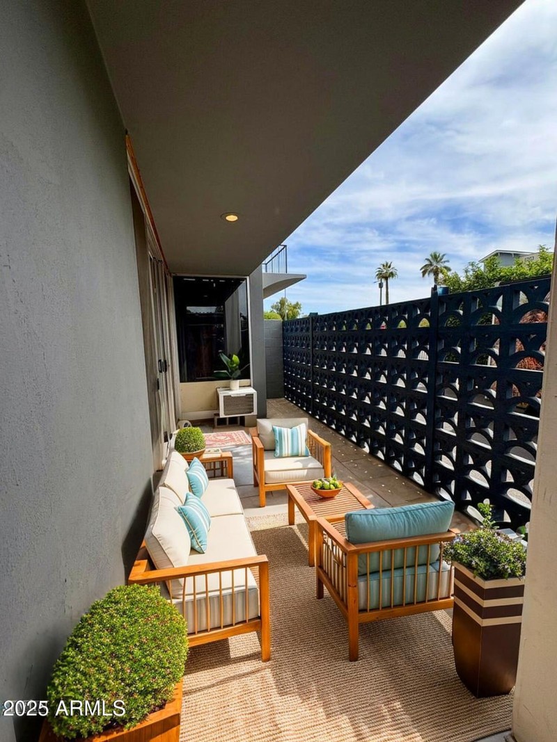 20250501161500005843000000-o - Outdoor -