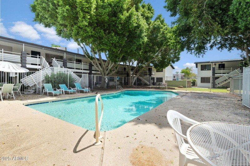 5-web-or-mls-749 E Montebello Ave-5