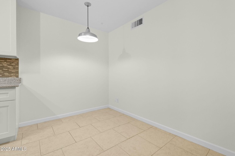 13-web-or-mls-749 E Montebello Ave-12