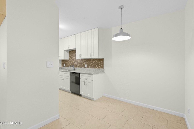 14-web-or-mls-749 E Montebello Ave-13