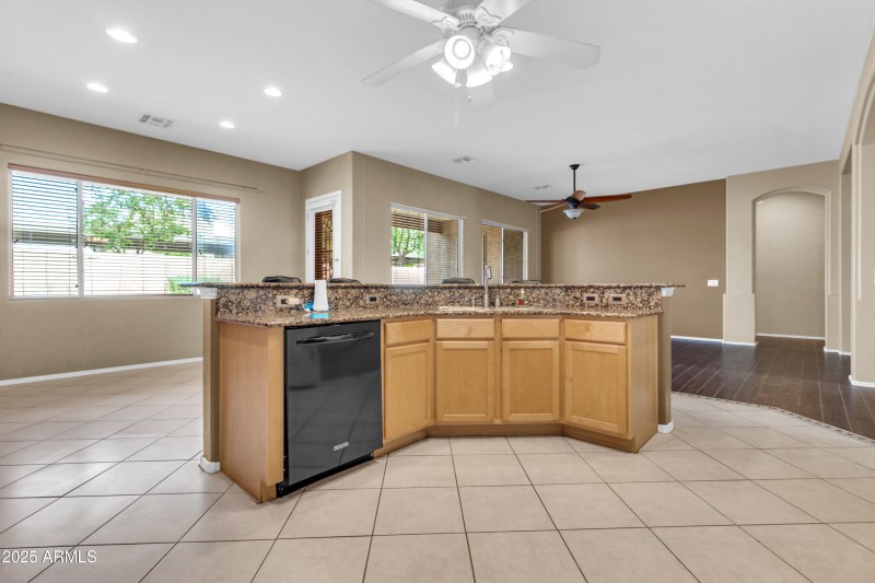 2134 E Springfield Pl-16