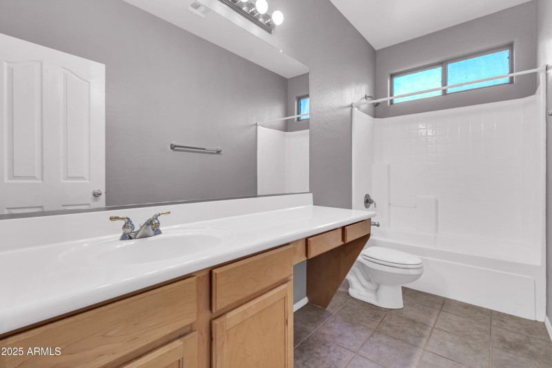 2134 E Springfield Pl-27