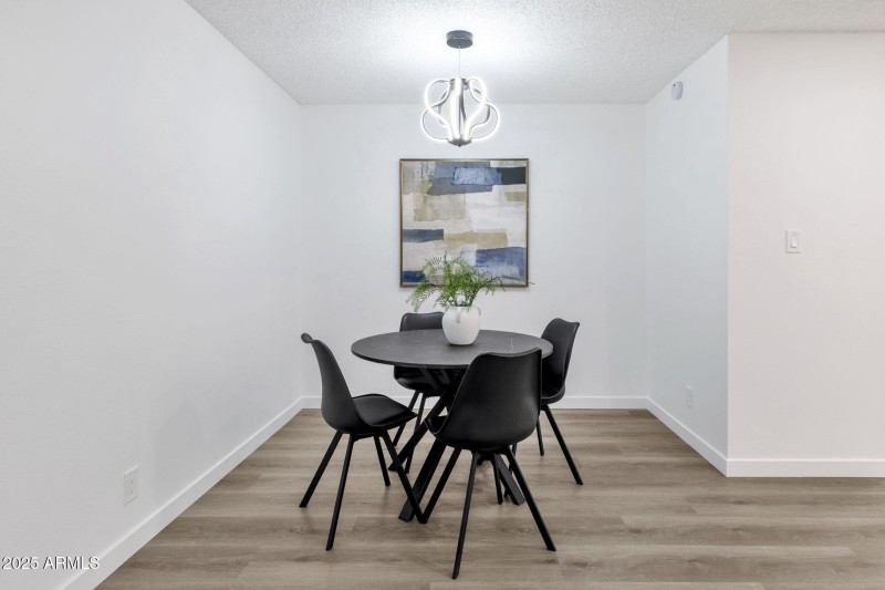 17-web-or-mls-5525-e-thomas-rd-m9