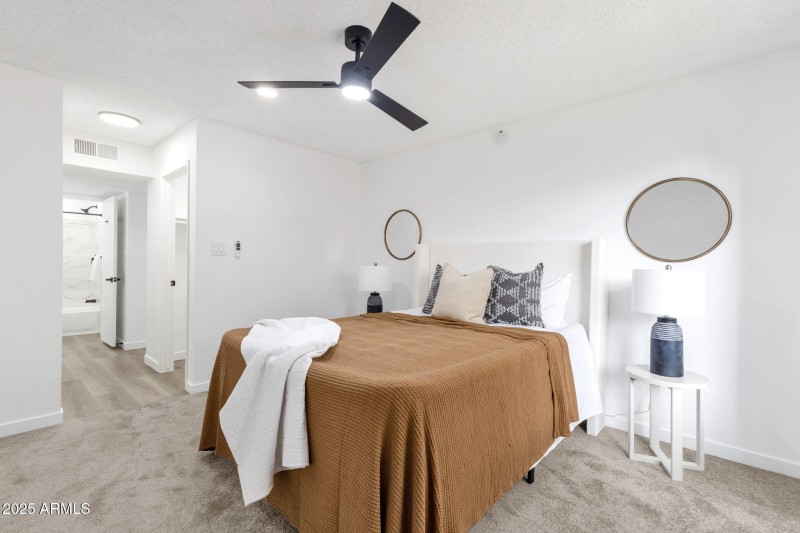 24-web-or-mls-5525-e-thomas-rd-m9