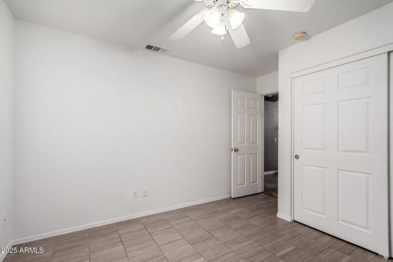 27 Rock Third Bedroom 2