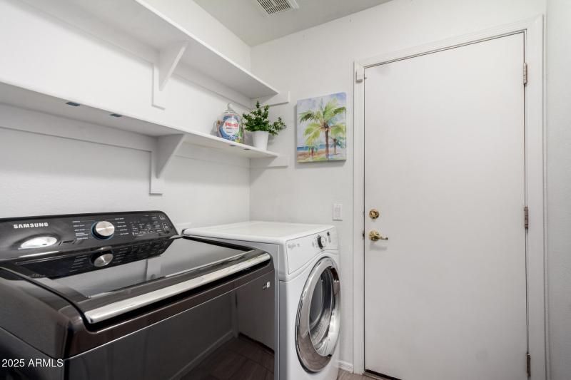 28 Rock Laundry Room