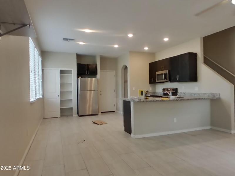 4_pc_xjF8nHFQJ3_KcECmEymXr_other_room_QK