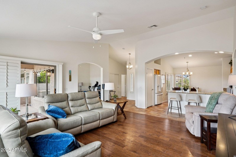 13-web-or-mls-W Vale Dr-S0509-013