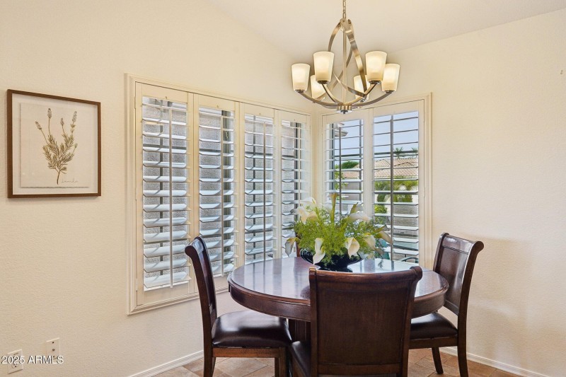 15-web-or-mls-W Vale Dr-S0509-015