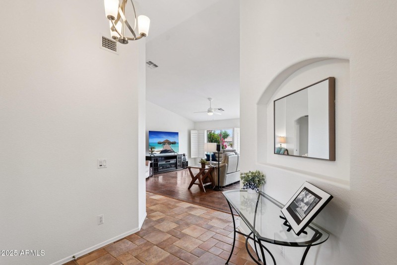 28-web-or-mls-W Vale Dr-S0509-028