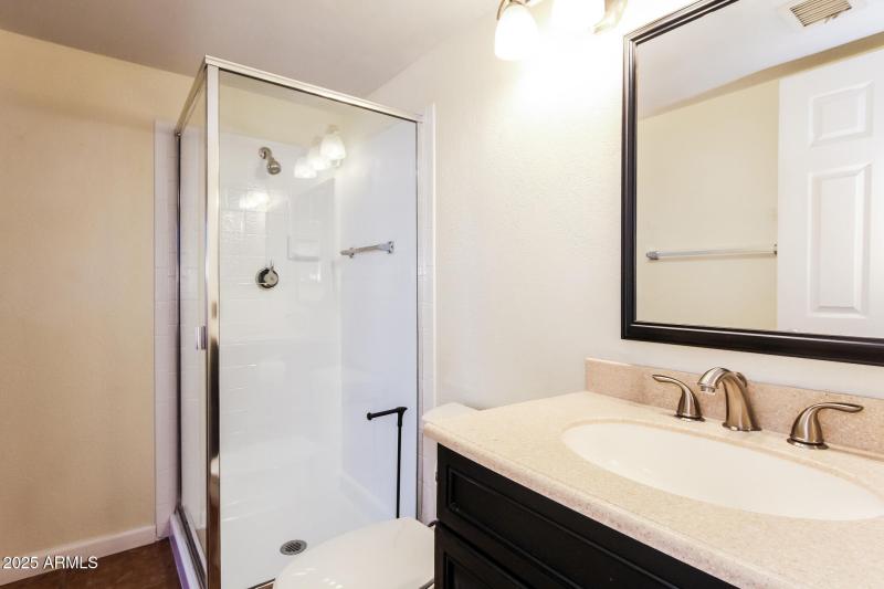 11-photo-Main-Bathroom