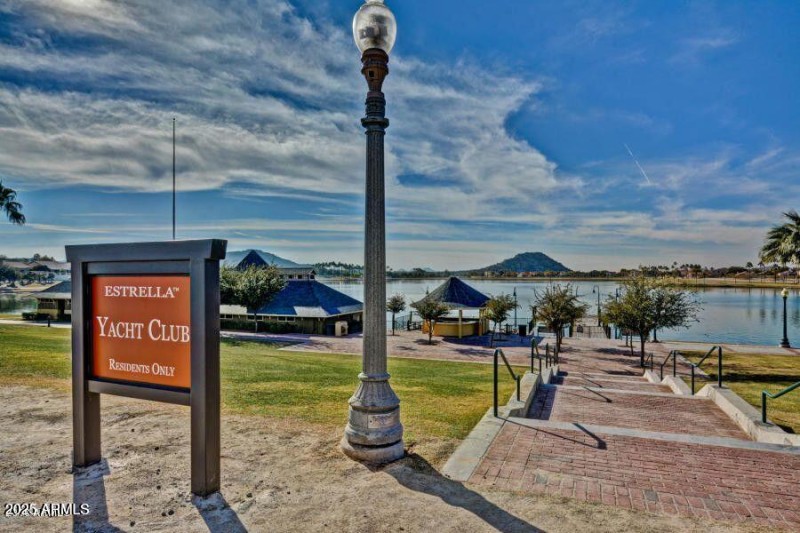 Estrella - Yacht Club Sign