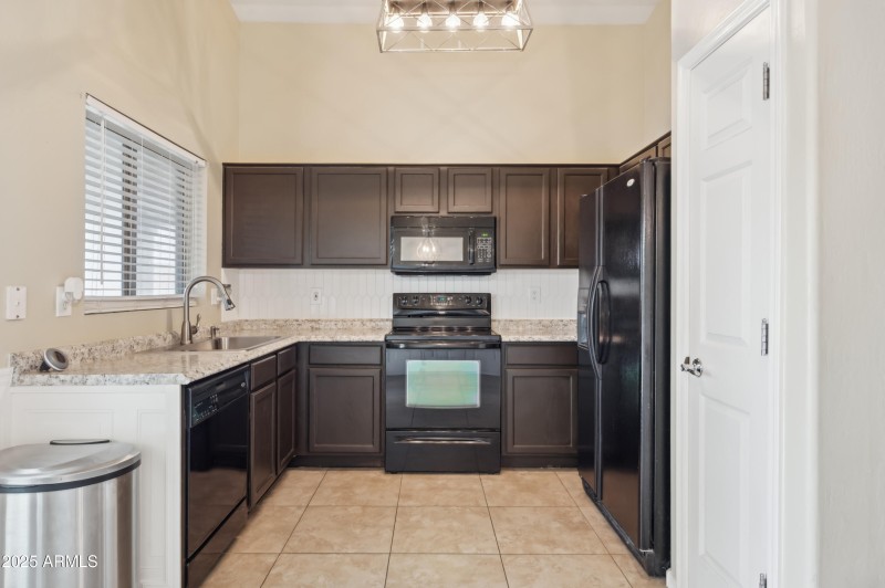 8-print-15012-w-caribbean-ln