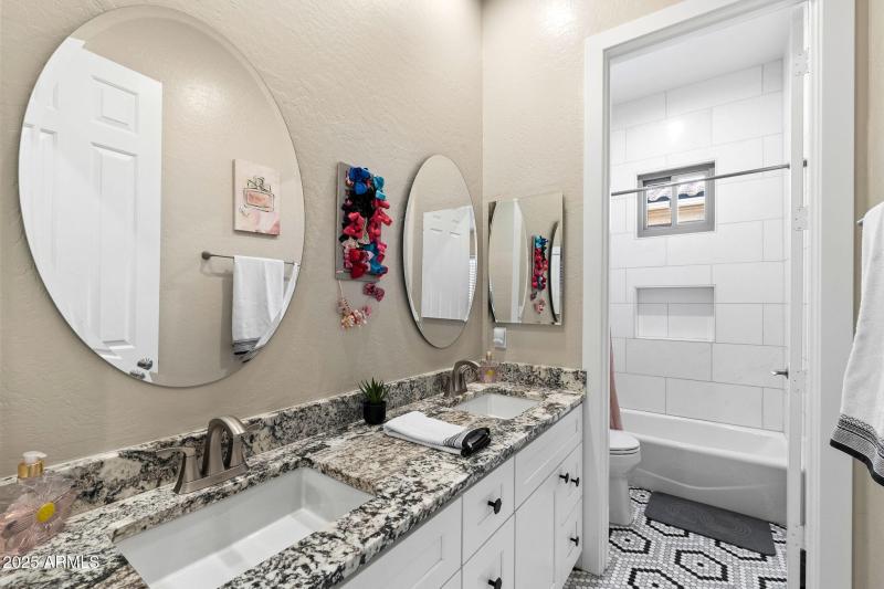 51__4636 E Carriage Ct