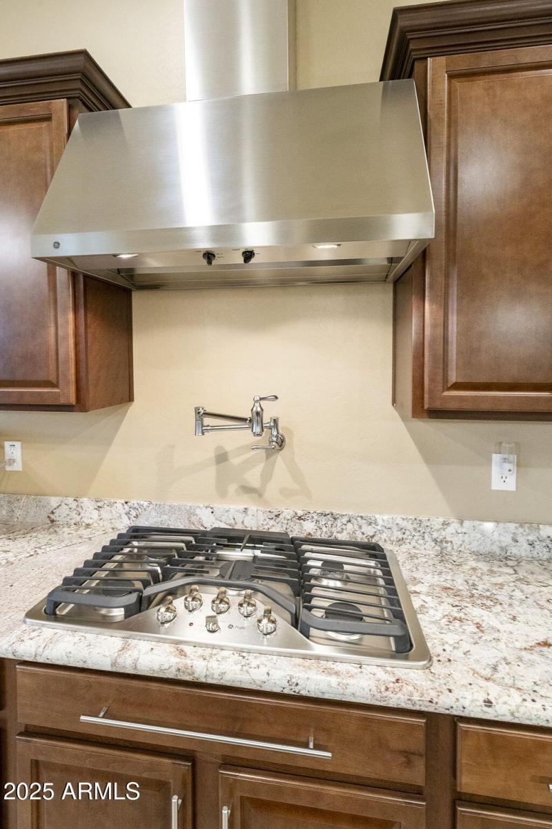 5 BURNER COOKTOP WITH POT FILLER