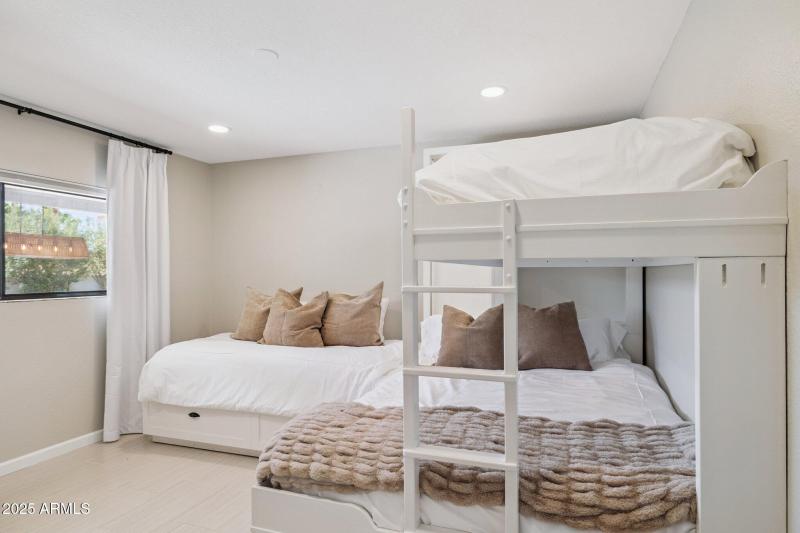 35-web-or-mls-16213-n-63rd-pl