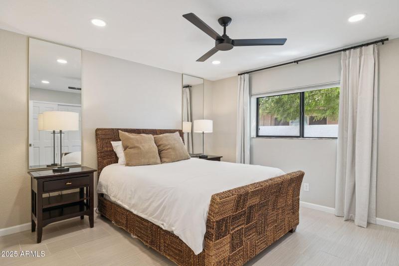 24-web-or-mls-16213-n-63rd-pl