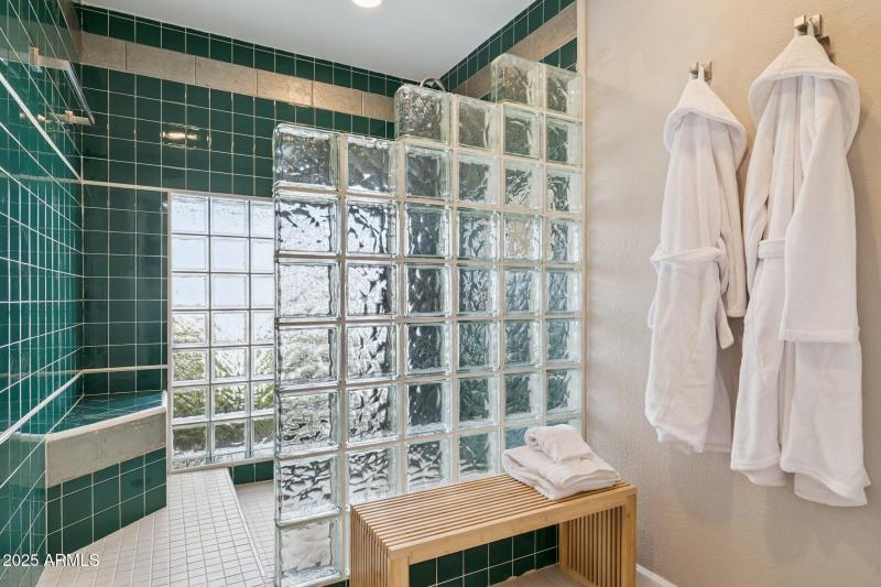 22-web-or-mls-16213-n-63rd-pl