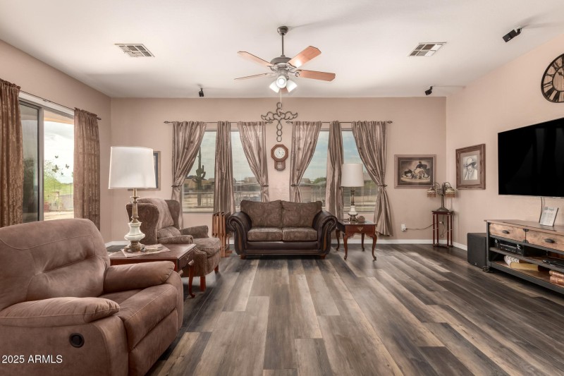 09 - Silverdale 2569