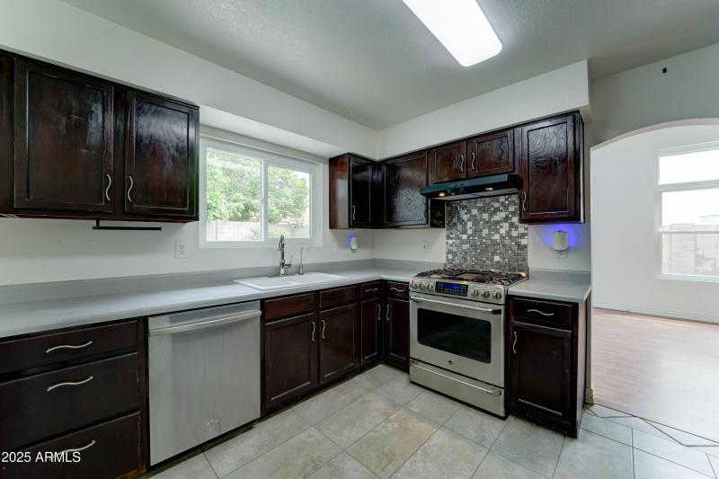 3450 E Glenhaven Dr-8