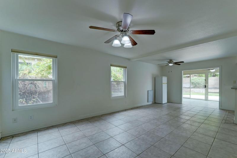 3450 E Glenhaven Dr-12