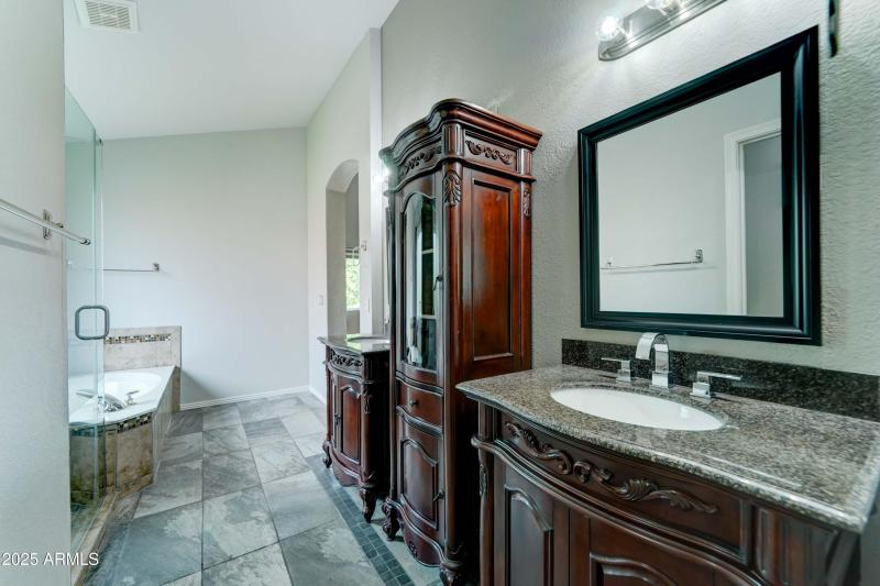 3450 E Glenhaven Dr-21