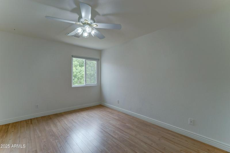 3450 E Glenhaven Dr-24