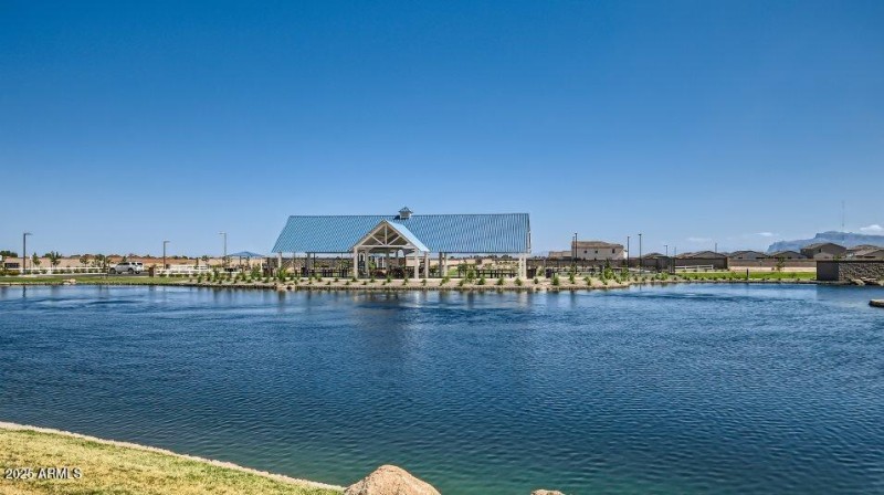 080724_azh_walesranch_pic_amenities_lake