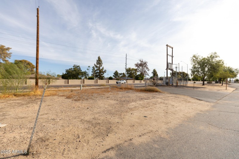 8V0A2401 142-72-004 N