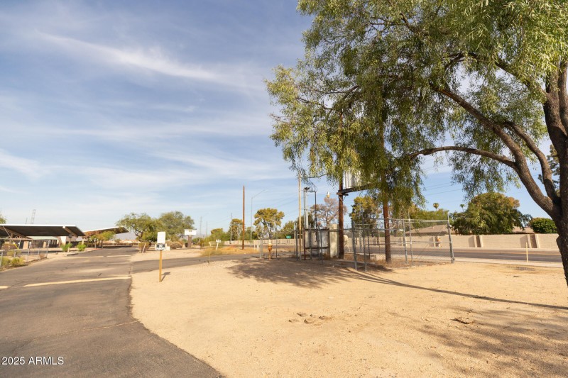 8V0A2402 142-72-004 N