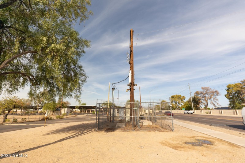 8V0A2403 142-72-004 N