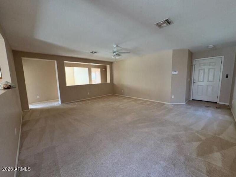 653 Kingman livingroom