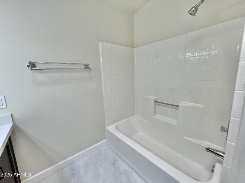 upstairs full guest bath