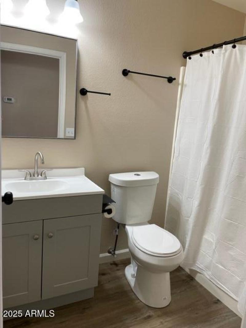 10854 W Carousel Dr Unit A Hall Bath