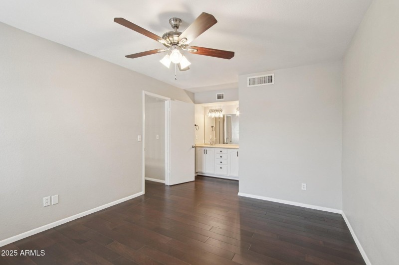 6-web-or-mls-E Belleview Pl-S0409-006