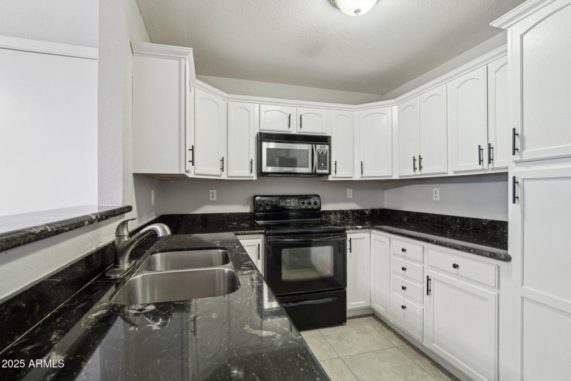 9-web-or-mls-E Belleview Pl-S0409-009