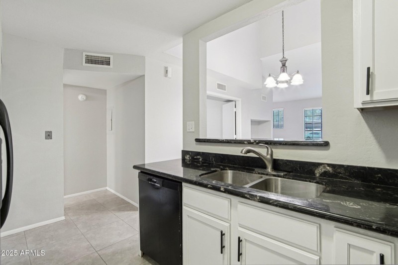 10-web-or-mls-E Belleview Pl-S0409-010