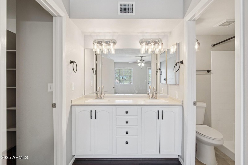 17-web-or-mls-E Belleview Pl-S0409-017