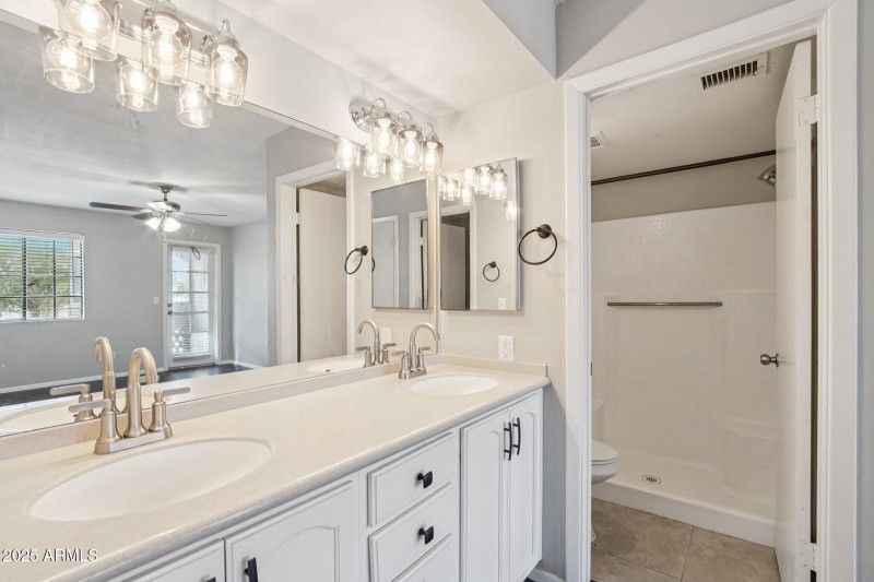 18-web-or-mls-E Belleview Pl-S0409-018