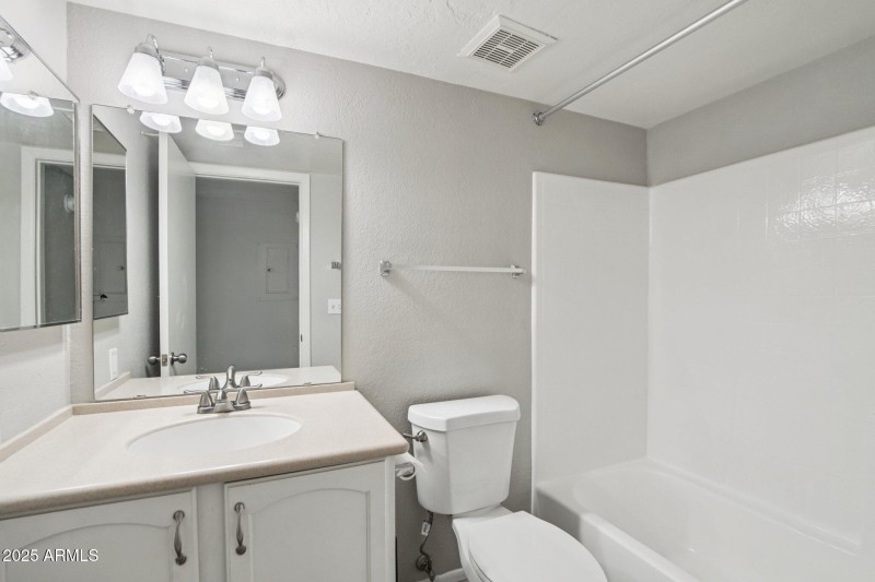 19-web-or-mls-E Belleview Pl-S0409-019