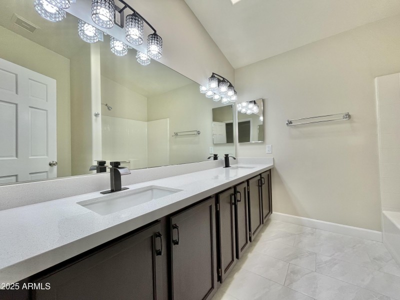 Upstairs Guest Full Bathroom