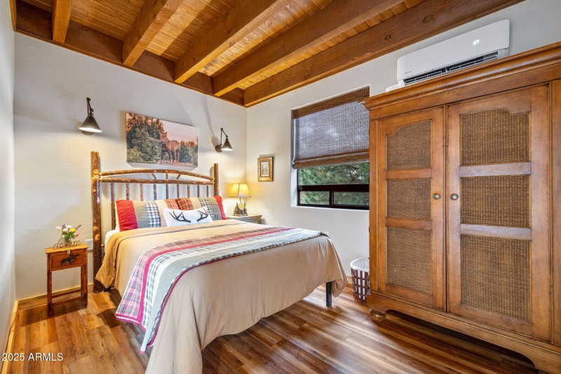 BEDROOM IN GUEST HOUSE