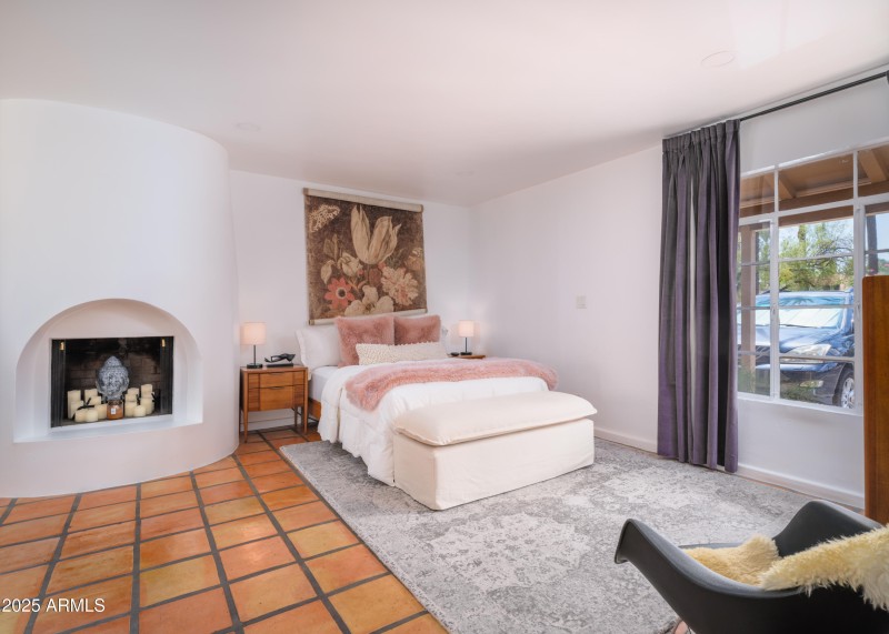 Listings_4540_N_44thSt_Unit21_Images-23