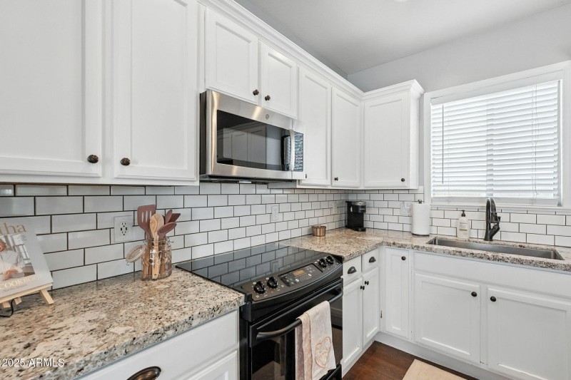 Kitchen - Stove & Microwave