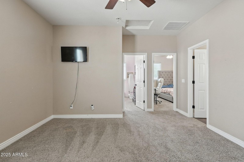 Upstairs Loft to 2 Bedrooms (2)