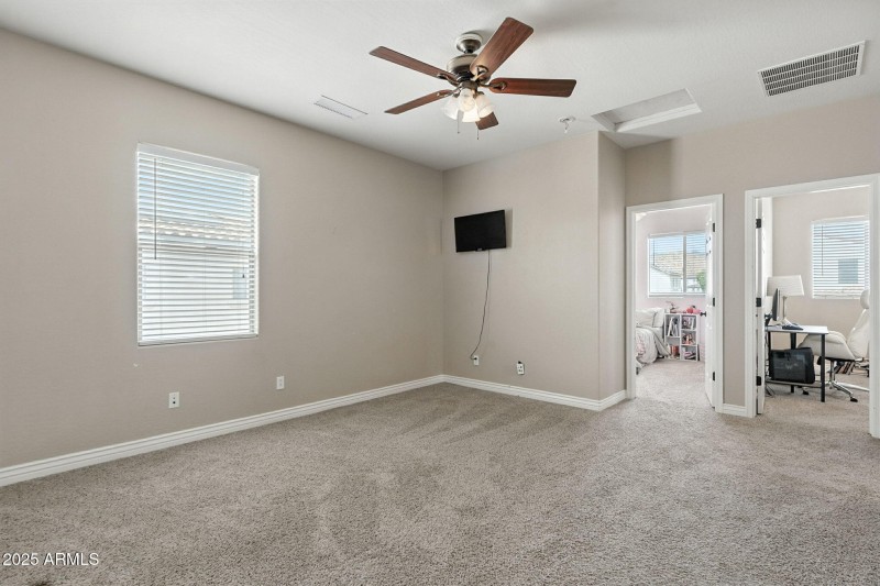 Upstairs Loft to 2 Bedrooms