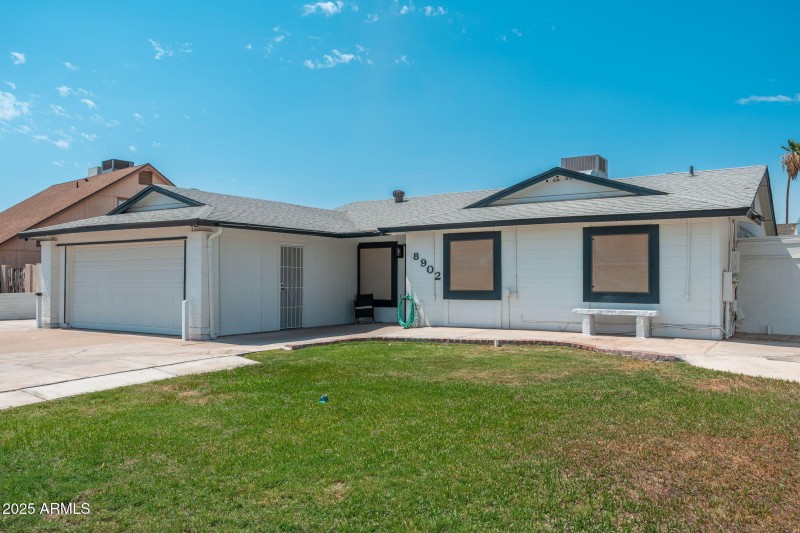 8902 W Columbus Ave - 002