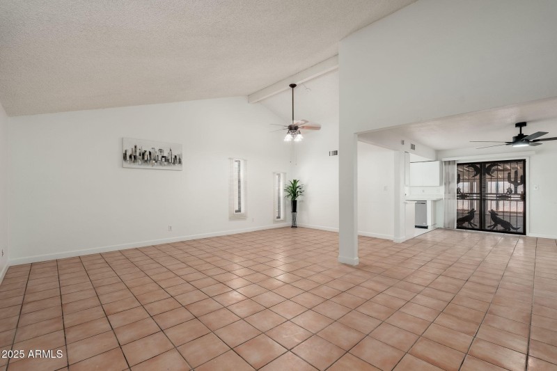 8902 W Columbus Ave - 005